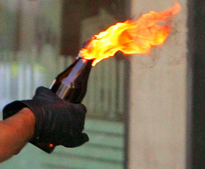 A fight broke out last night in Agios Dometios involving a group of 20 hooligans