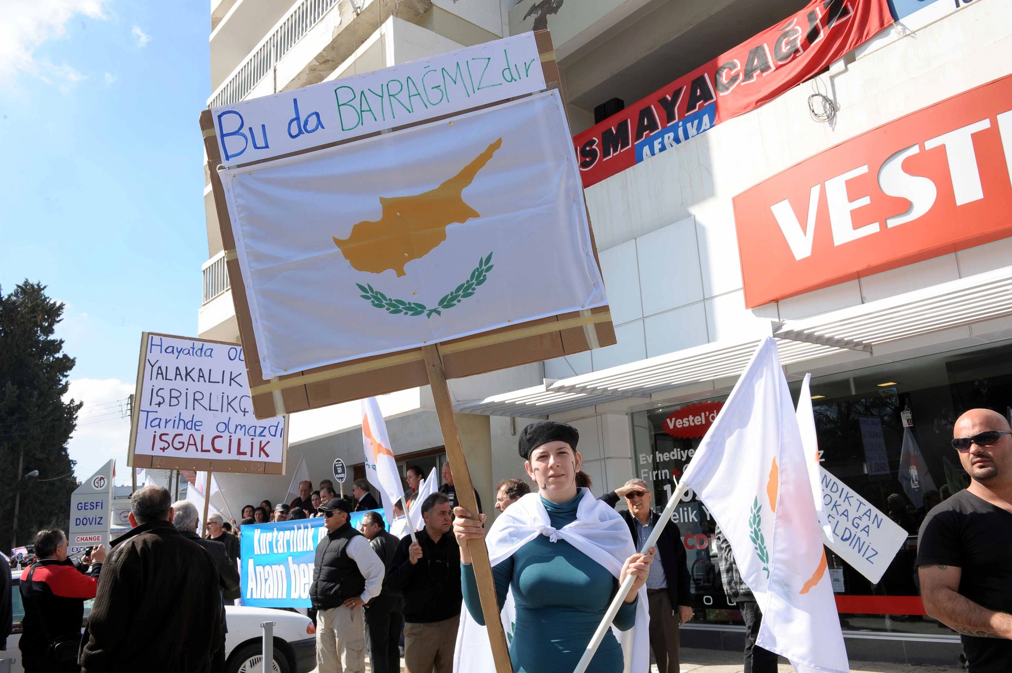 Massive Turkish Cypriot rally against Turkey's measures (inc. video)