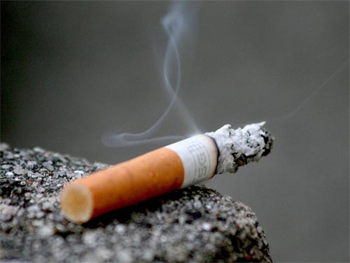Cypriots still smoking in closed public places